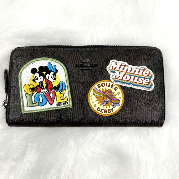 COACH x Disney Long Zip Around Wallet Minnie Mouse Patches Sig Canvas F31350 NWT - Picture 1 of 5
